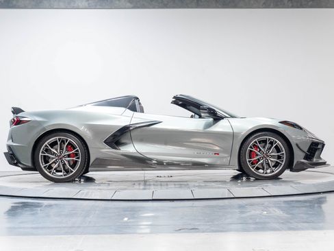 Used 2023 Chevrolet Corvette Stingray Premium Conv w/ Z51 Performance Package RWD image 19