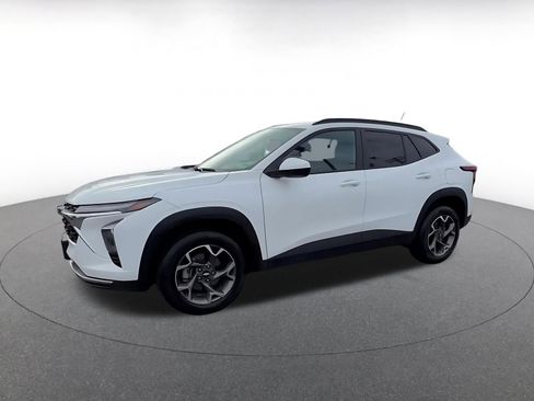 Used 2025 Chevrolet Trax LT image 8