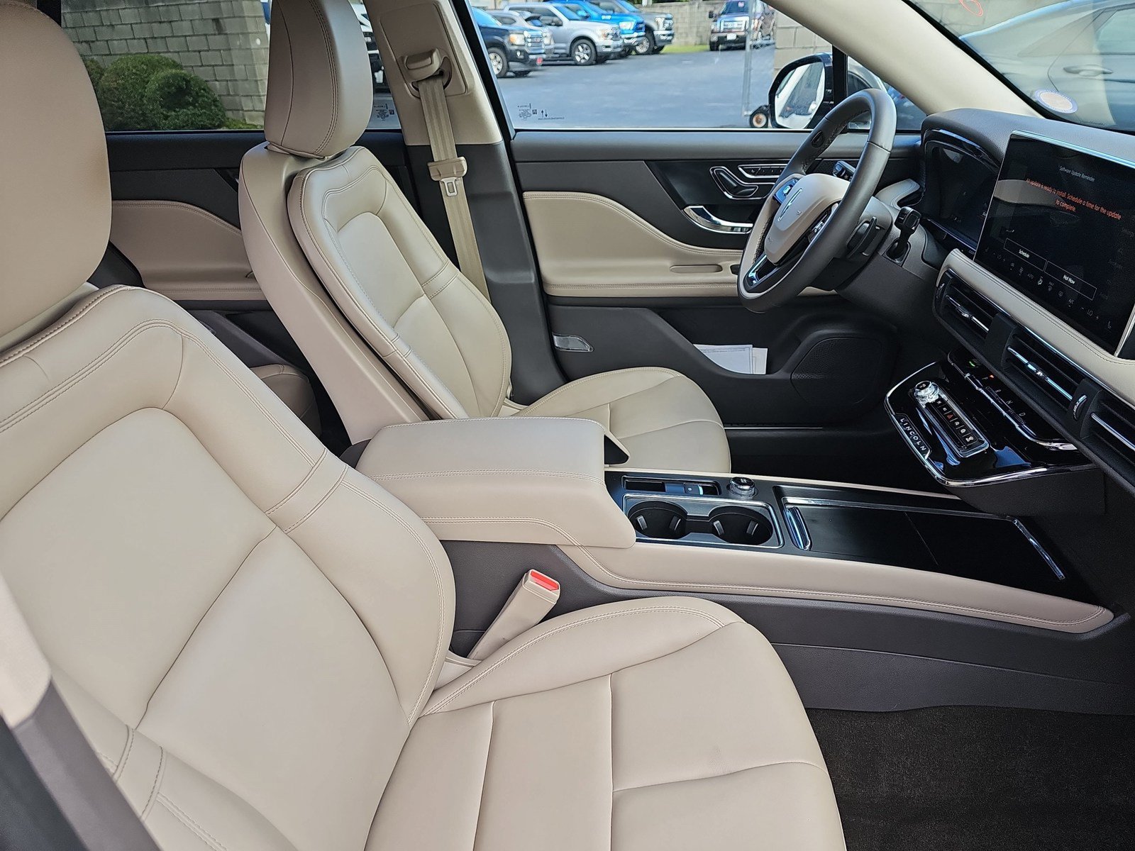 Used 2023 Lincoln Corsair FWD image 10