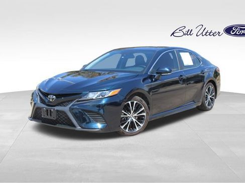 Used 2019 Toyota Camry SE w/ Convenience Package FWD image 1
