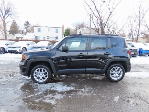 Used 2022 Jeep Renegade Latitude image 3