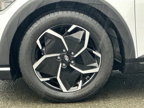 Certified 2024 Hyundai Ioniq 5 SE image 34