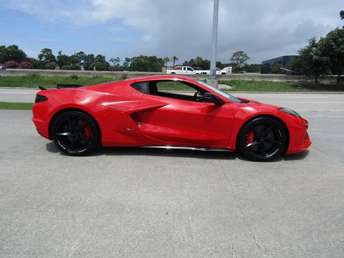 Used 2025 Chevrolet Corvette E-Ray w/ Stealth Interior Trim Package AWD/4WD image 4