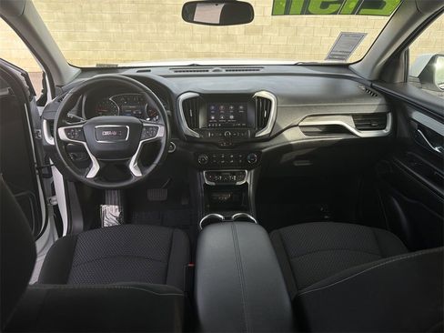Used 2024 GMC Terrain SLE image 19