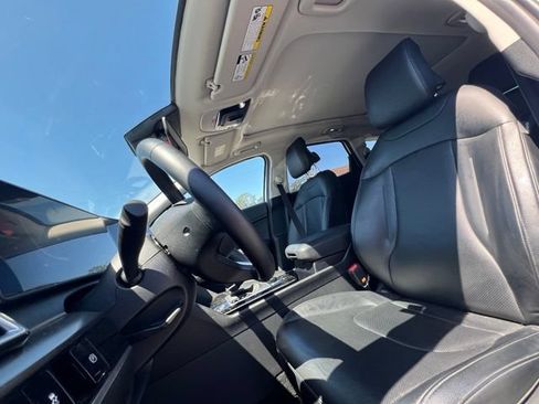 Certified 2025 Kia Sportage EX w/ Premium Package FWD image 16