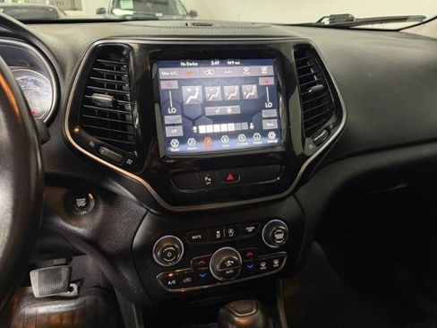 Used 2019 Jeep Cherokee Limited FWD image 11