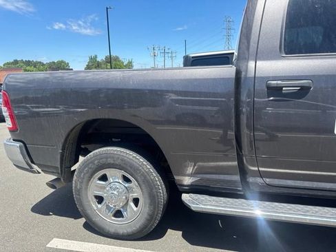 Used 2024 RAM 3500 Tradesman w/ Chrome Appearance Group AWD/4WD image 9