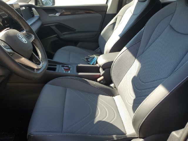 Used 2026 Volkswagen Tiguan SE AWD/4WD image 17