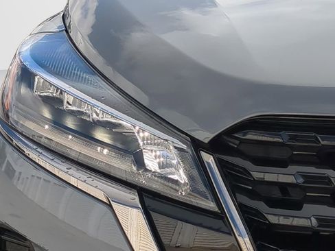 Certified 2023 Nissan Kicks SR image 9