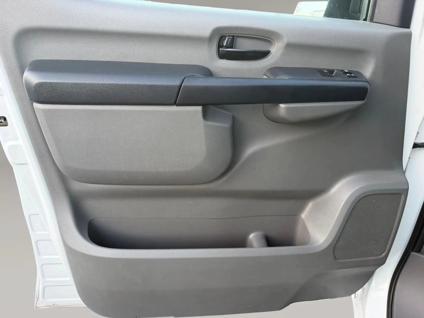 Used 2019 Nissan NV 3500 S RWD image 9