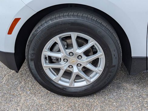Used 2024 Chevrolet Equinox LT FWD image 11