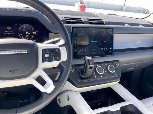 Used 2025 Land Rover Defender 110 S image 6
