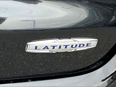 Used 2024 Jeep Compass Latitude image 7