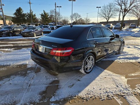 Used 2010 Mercedes-Benz E 550 4MATIC Sedan image 5