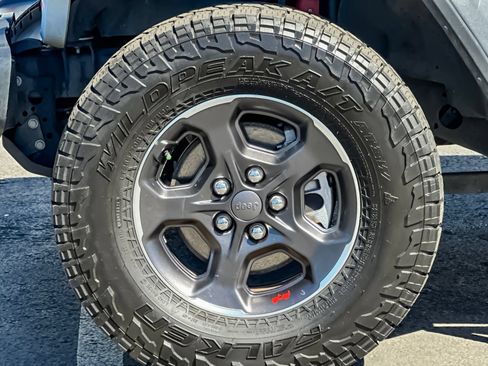 Used 2022 Jeep Gladiator Rubicon w/ Trailer Tow Package AWD/4WD image 25