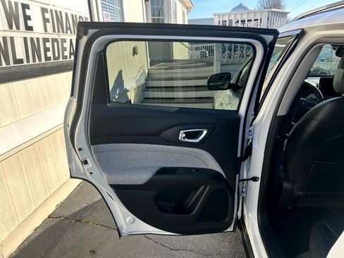 Used 2022 Jeep Compass Latitude image 27