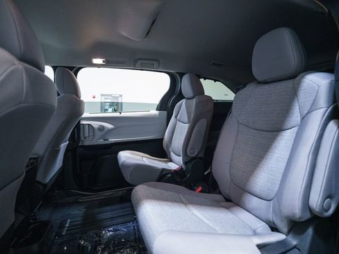 Certified 2026 Toyota Sienna LE FWD image 32