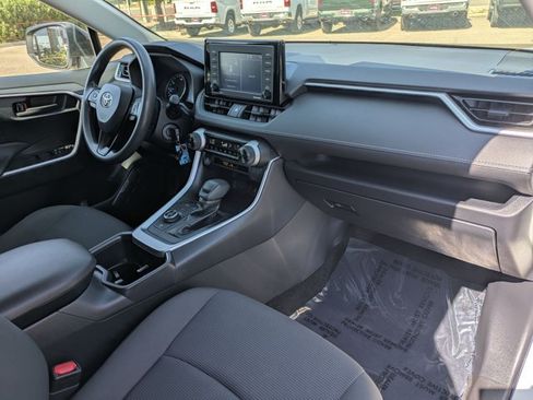 Used 2022 Toyota RAV4 LE AWD/4WD image 19