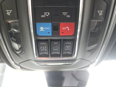 Certified 2025 Jeep Grand Cherokee L Limited w/ Black Appearance Package image 29