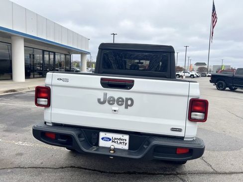 Used 2022 Jeep Gladiator Overland image 4