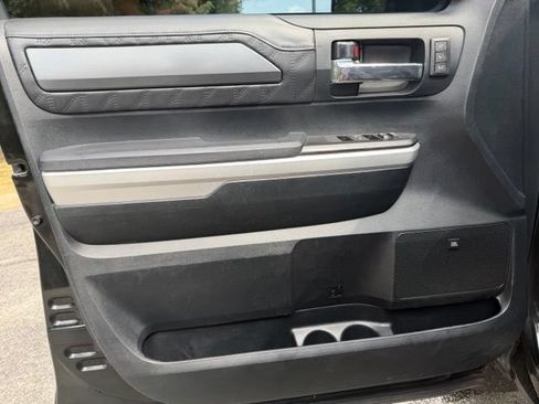 Used 2017 Toyota Tundra 4x4 CrewMax image 14