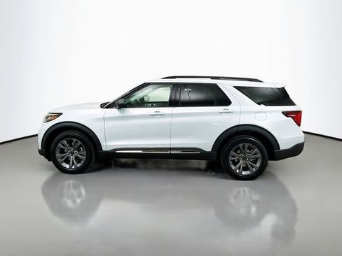 Used 2025 Ford Explorer Active w/ Active Comfort Package image 4