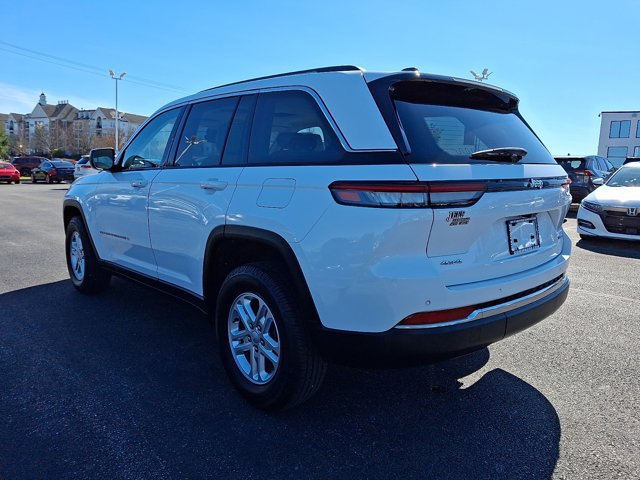 Used 2022 Jeep Grand Cherokee Laredo w/ Luxury Tech Group I AWD/4WD image 4