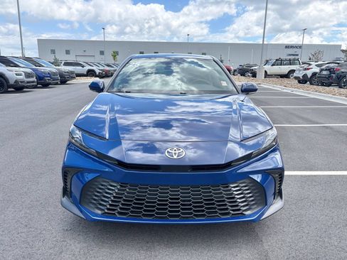 Used 2025 Toyota Camry SE FWD image 2