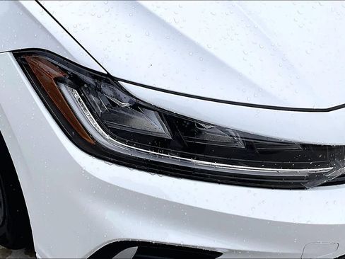 Used 2025 Volkswagen Jetta SE image 26