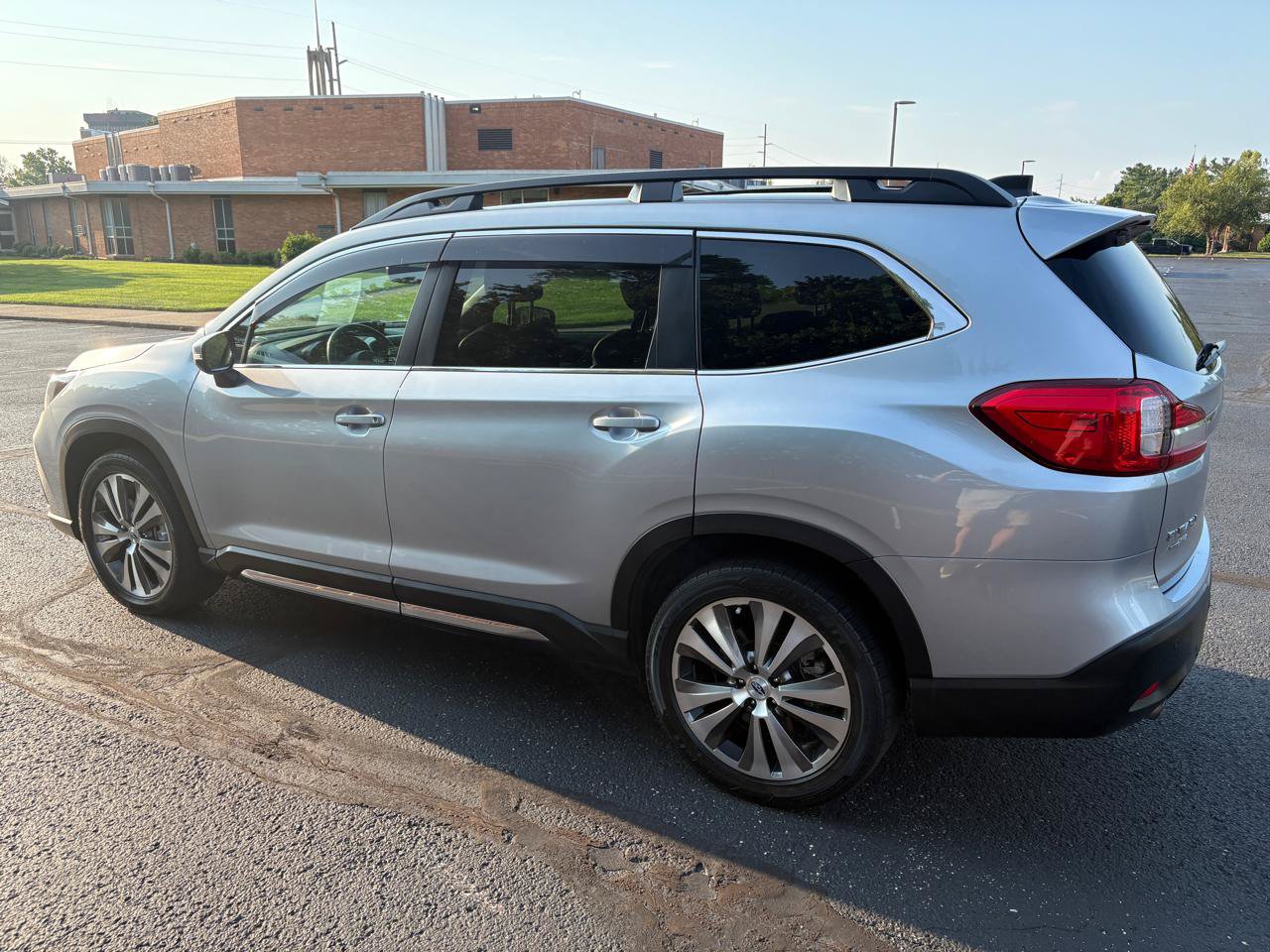 Used 2022 Subaru Ascent Limited w/ Technology Package AWD/4WD image 4