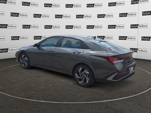 Used 2024 Hyundai Elantra Limited FWD image 4