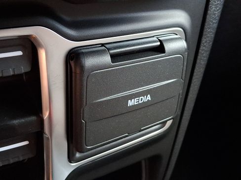 Used 2025 Jeep Gladiator Sport AWD/4WD image 23