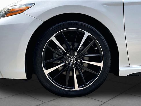 Used 2019 Toyota Camry XSE FWD image 11