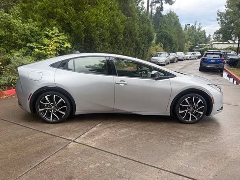 Used 2023 Toyota Prius Prime FWD image 2