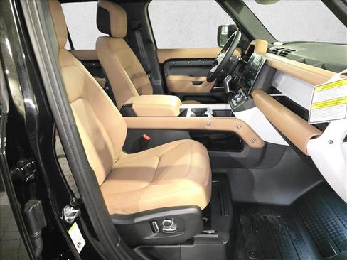 New 2026 Land Rover Defender 130 X-Dynamic SE image 10