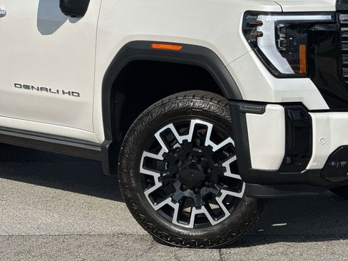 Used 2025 GMC Sierra 2500 Denali Ultimate AWD/4WD image 13
