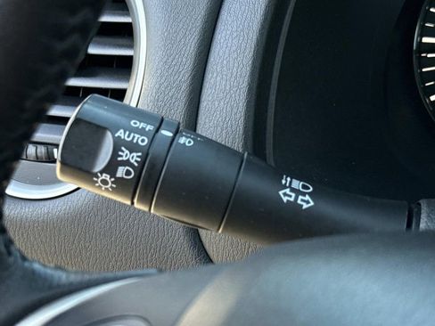 Used 2019 Nissan Pathfinder SV image 44