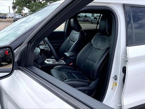 Used 2023 Ford Explorer ST w/ Equipment Group 401A AWD/4WD image 17