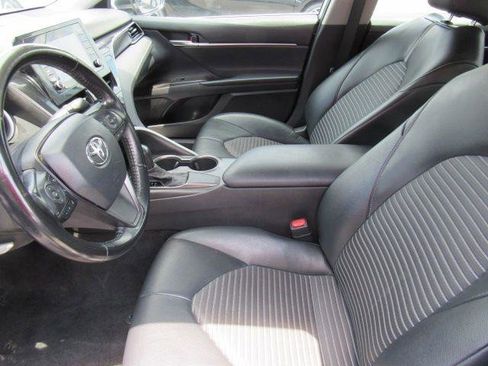 Used 2021 Toyota Camry SE FWD image 8