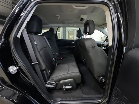 Used 2019 Dodge Journey SE image 21