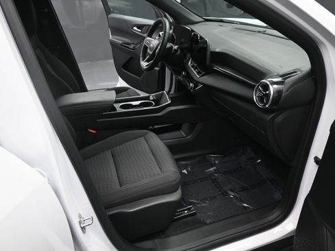 Certified 2025 Chevrolet Equinox LT w/ Safety and Technology Package image 19