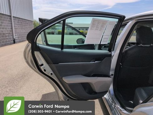 Used 2018 Toyota Camry XLE FWD image 24