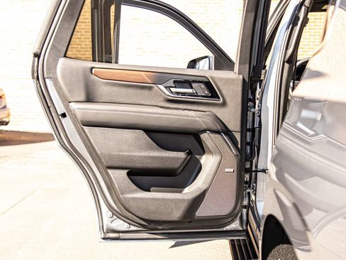 Used 2026 GMC Yukon Denali w/ Sun & Power Step Package AWD/4WD image 33