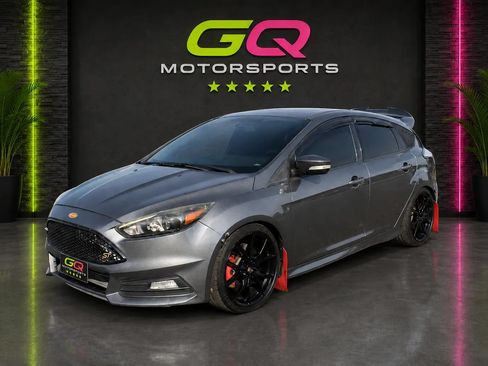Used 2015 Ford Focus ST w/ Equipment Group 402A FWD image 3