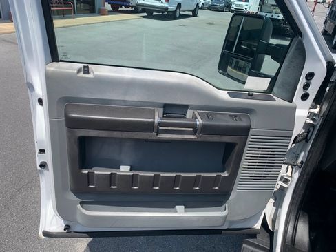 Used 2015 Ford F550 4x4 Regular Cab Super Duty image 9