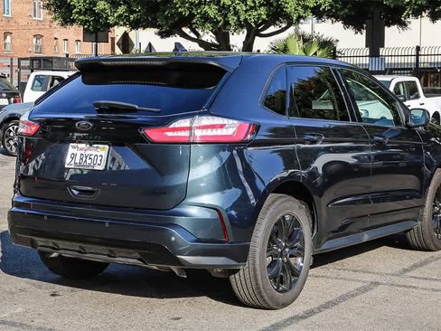 Used 2023 Ford Edge SE w/ Black Appearance Package image 6