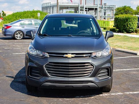 Used 2020 Chevrolet Trax LS AWD/4WD image 2