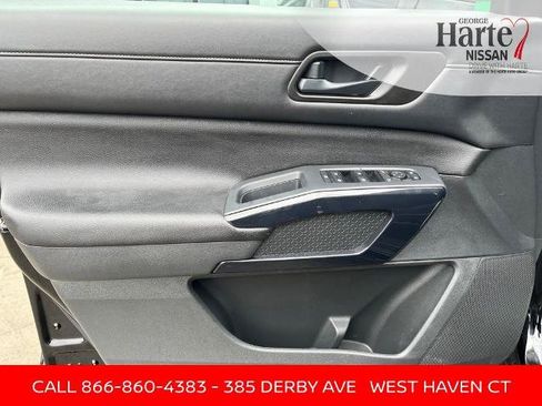 Certified 2025 Nissan Pathfinder SV AWD/4WD image 17