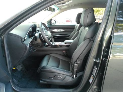 Used 2025 Genesis GV70 2.5T AWD/4WD image 12