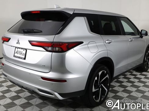 Used 2024 Mitsubishi Outlander SE image 5